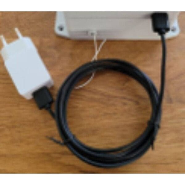 Adapter set bestaande uit 1 usb kabel van 2 meter en 1 adapter van 5 Volt